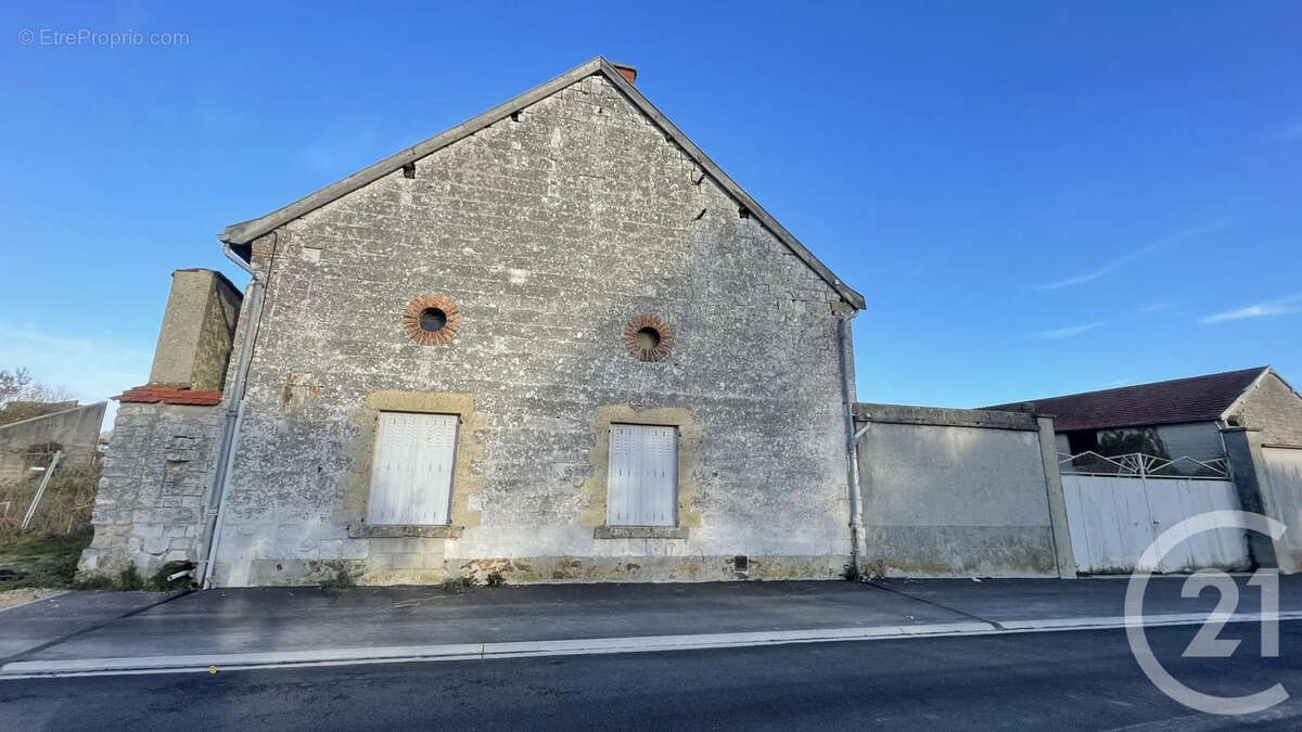 Maison à LES GRANDES-LOGES