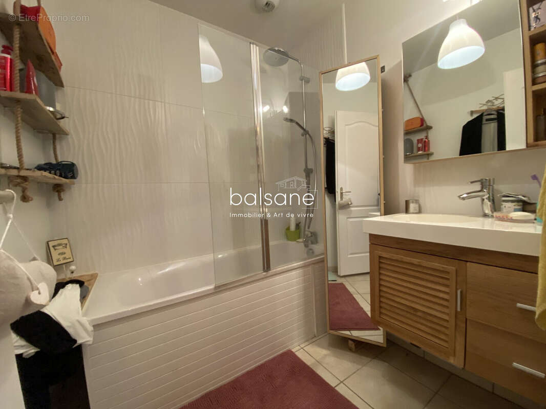 Appartement à GRUCHET-LE-VALASSE