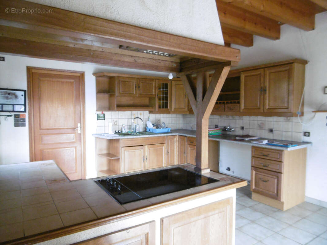 Maison à SAINT-JULIEN-DE-CIVRY