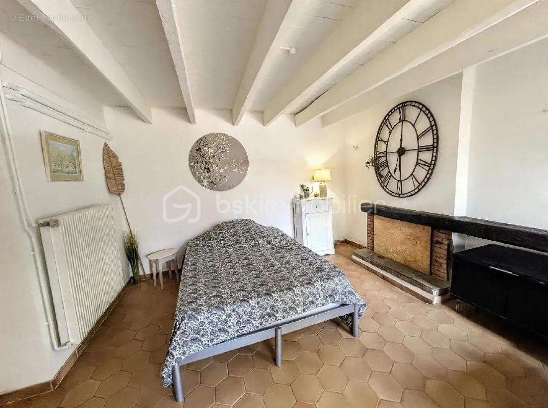 EXCLUSIVITÉ – Ancien corps de ferme sur 5,6 hectares avec dépendances, verger et rivière - photo 6