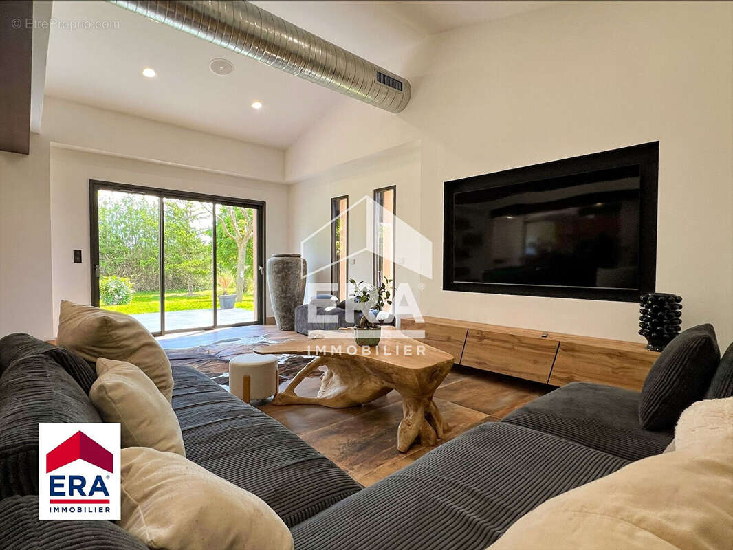 Maison à PERNES-LES-FONTAINES