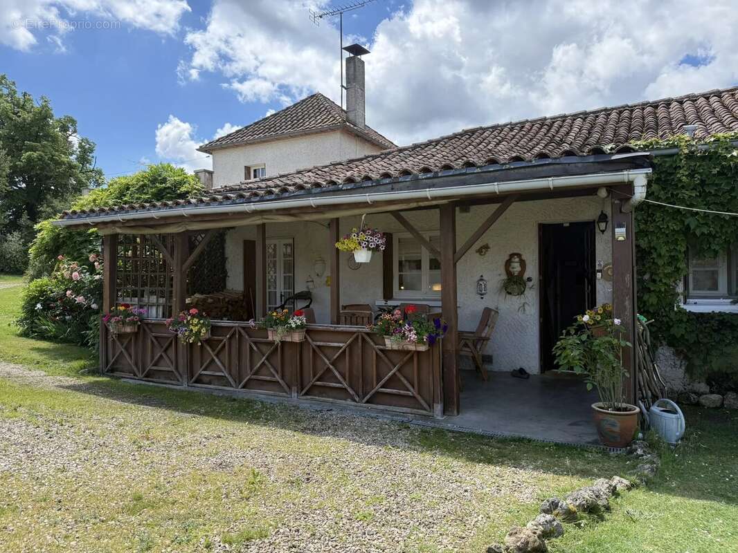 Maison à CHARMANT