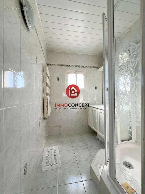 Maison à LAUDUN-L&#039;ARDOISE