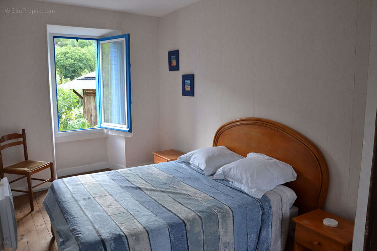 Courniou dans hameau maison T5 avec jardin terrasse garage et annexes - photo 9