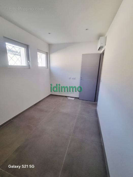 Exclusivité Frejus dans petite copropriété joli F3 de 68m en rez de jardin 246750€ dpe c - photo 17