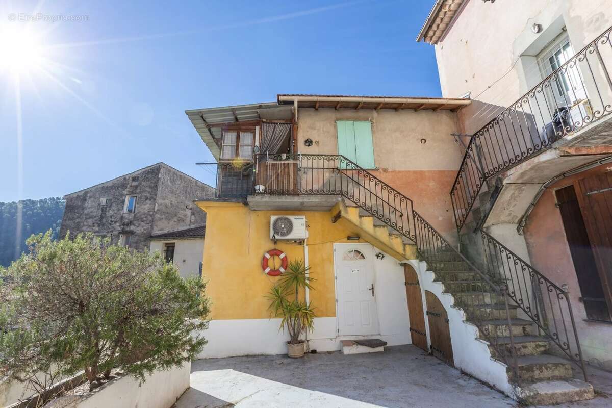 Appartement à L'ESCARENE