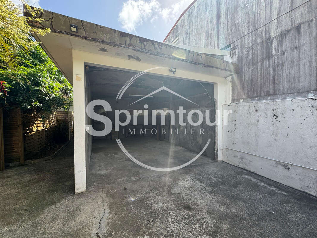 Maison familiale de 4 chambres avec T2 indépendant et garage sur un terrain clôturé - photo 25
