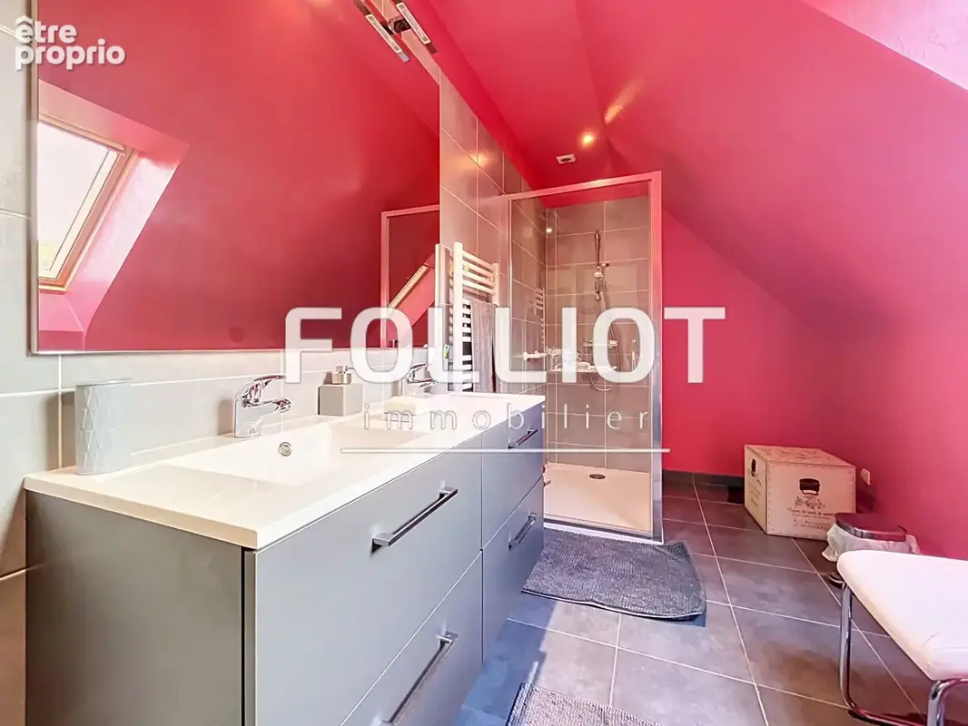 A VENDRE, Maison Saint Laurent De Cuves 5 pièce(s) 139 m2 - photo 11
