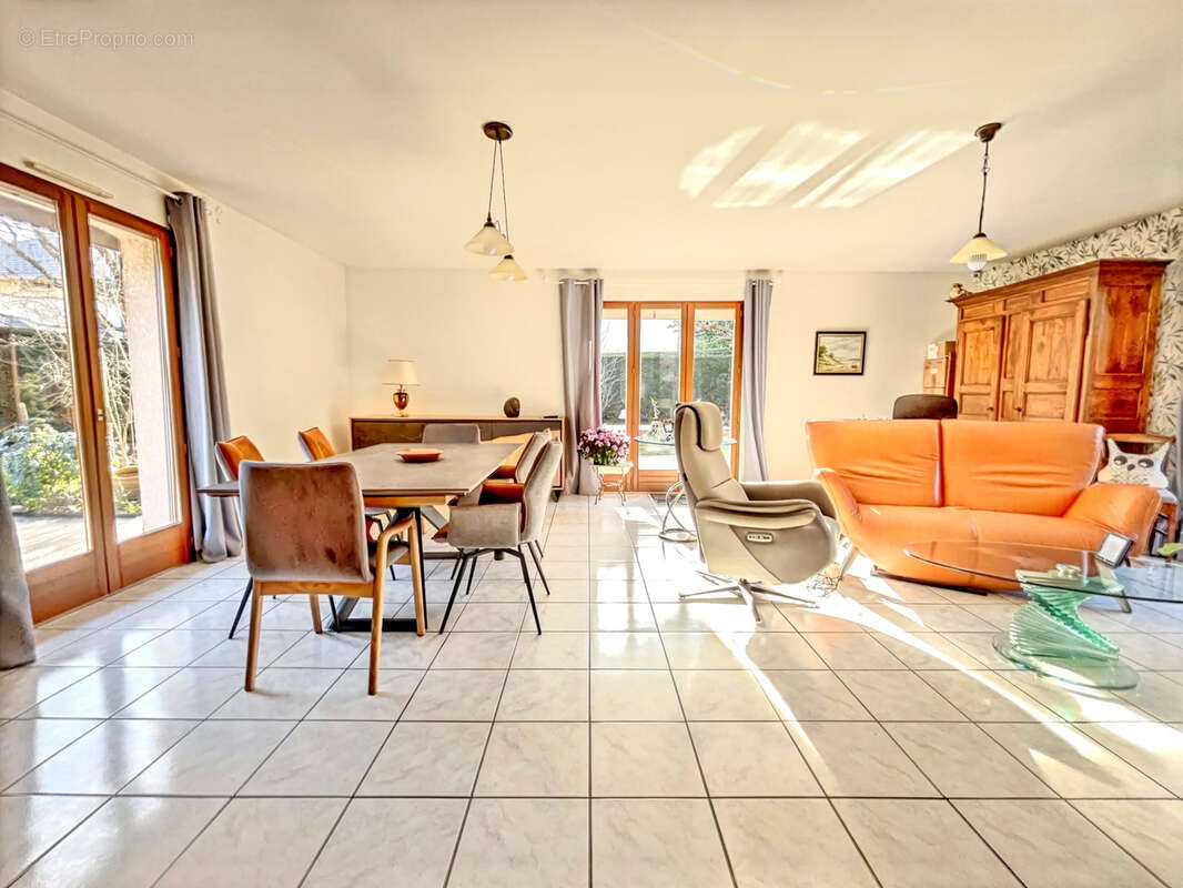 Maison à VIVIERS-DU-LAC