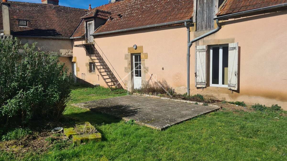 Maison à AGONGES