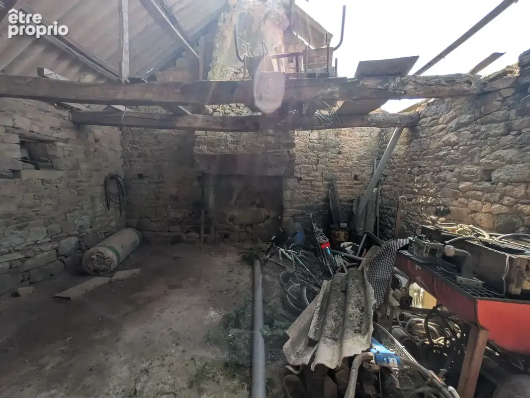 Nostang propriété composée d'une maison en pierre à rénover avec trois dépendance un puits et 21 hectares environ - photo 18