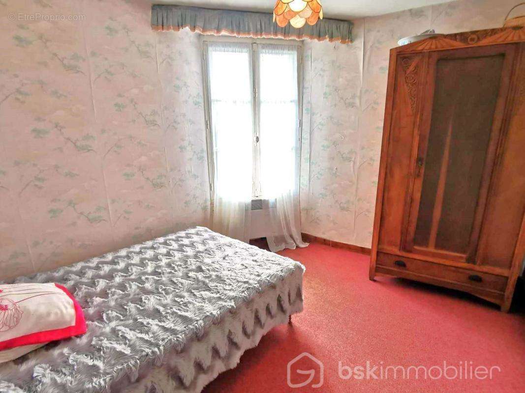 Maison à LA CHAPELLE-ROUSSELIN