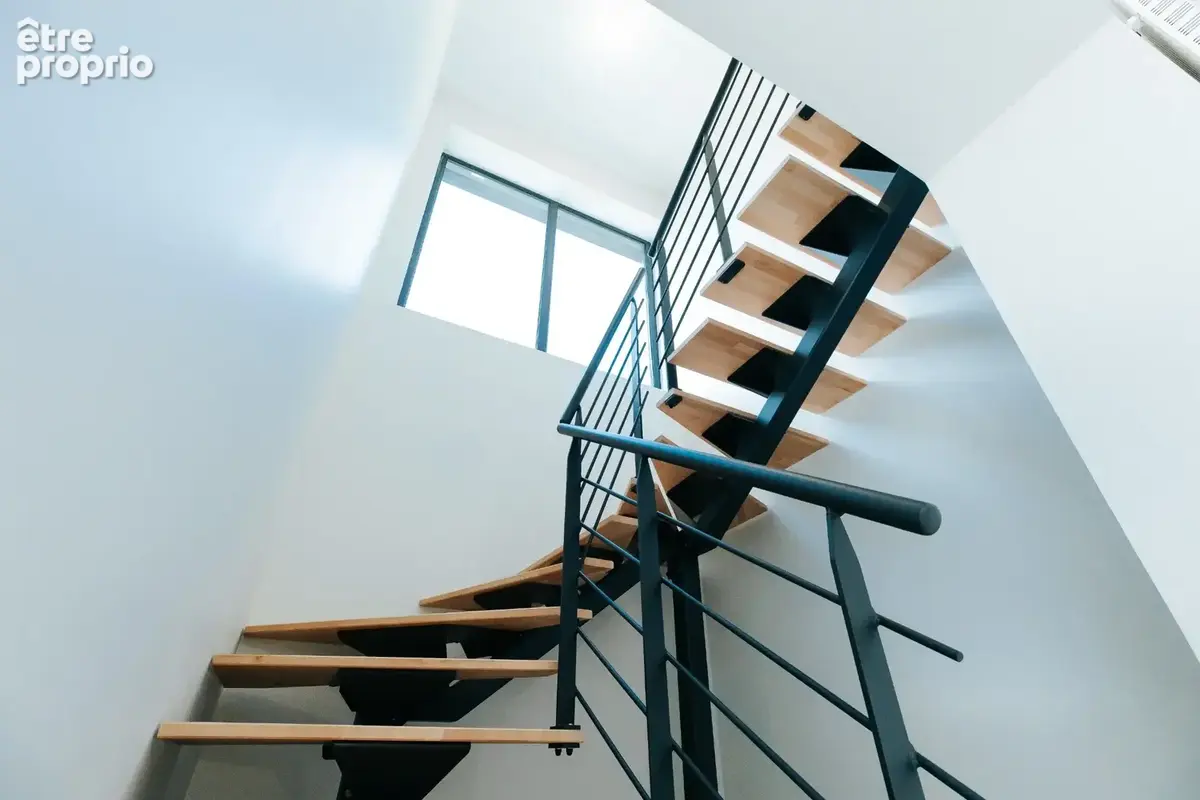 VILLA 250m2 Exceptionelle I DPE A • Vue exceptionnelle sur les Alpes • Piscine • 248 m2 habitables - photo 15