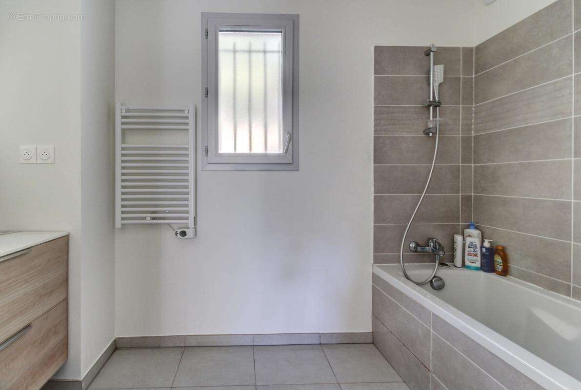 Appartement à GILETTE