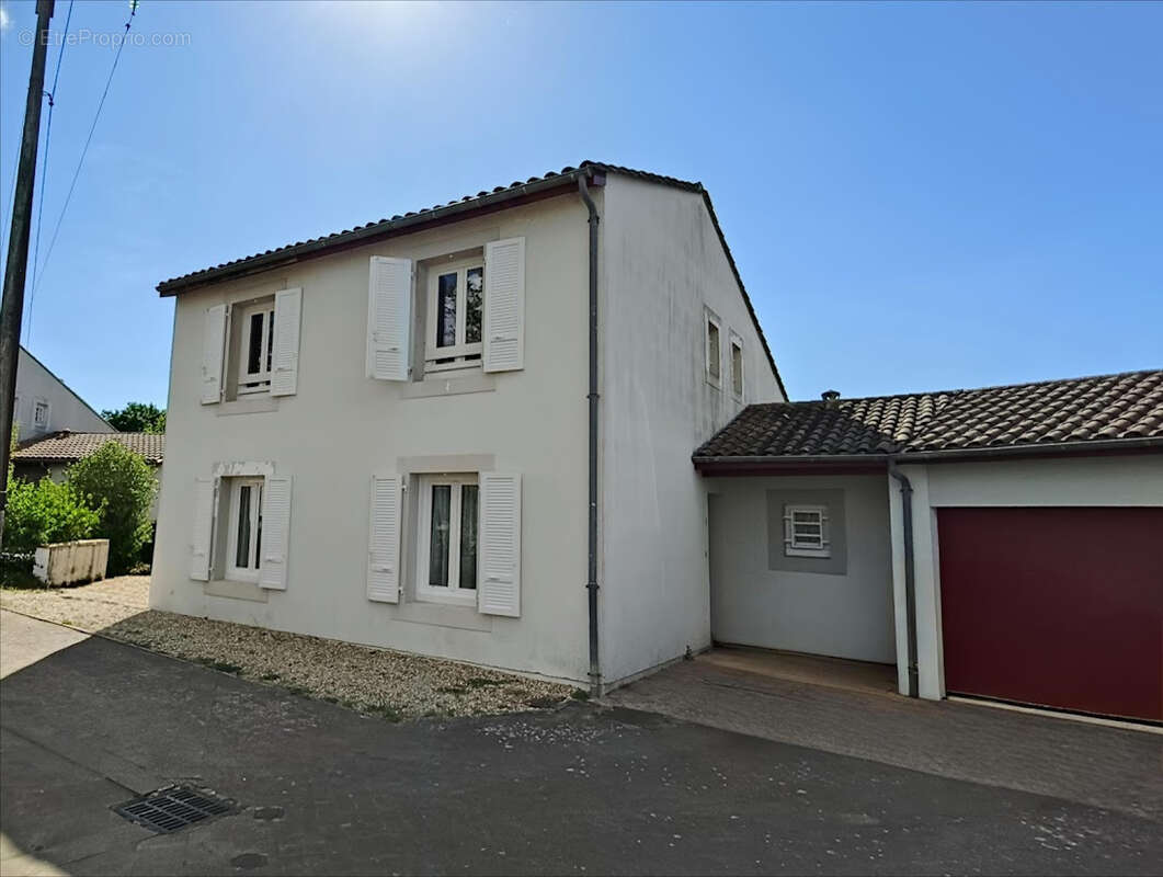 Maison à SAINT-SEURIN-DE-CURSAC