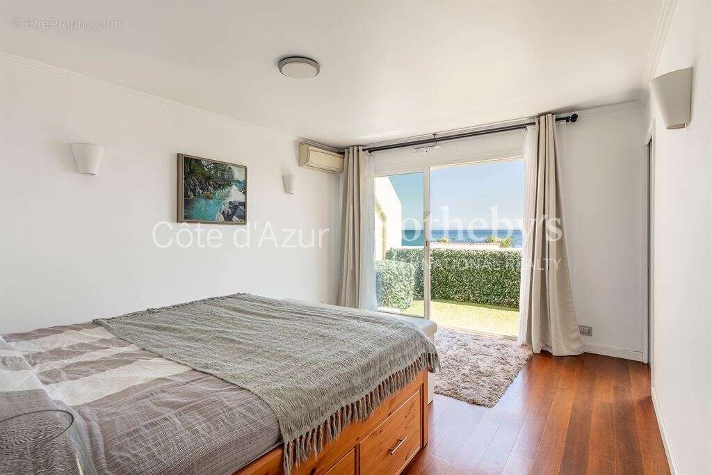 Appartement à SAINT-LAURENT-DU-VAR