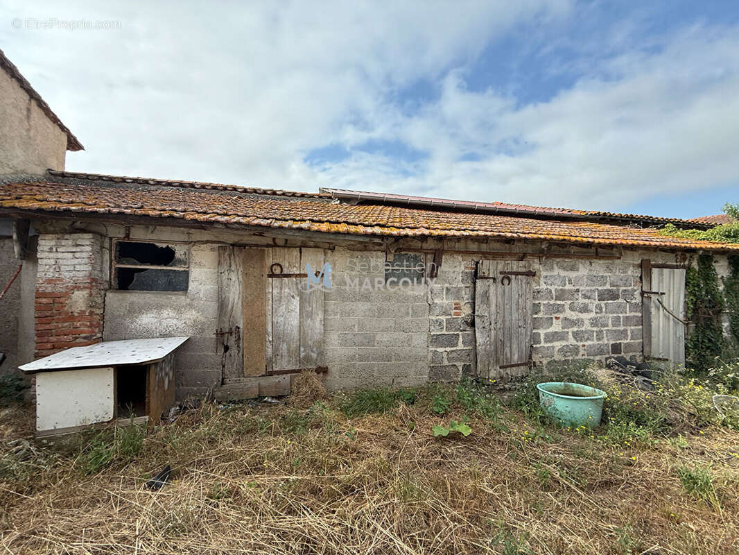 Maison à SURY-LE-COMTAL