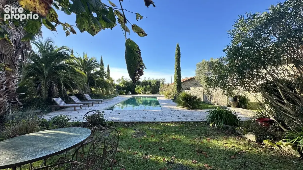 Maison de maitre de type t8 de 375 m2 dont une maison d'invite + 3 dependances - photo 4