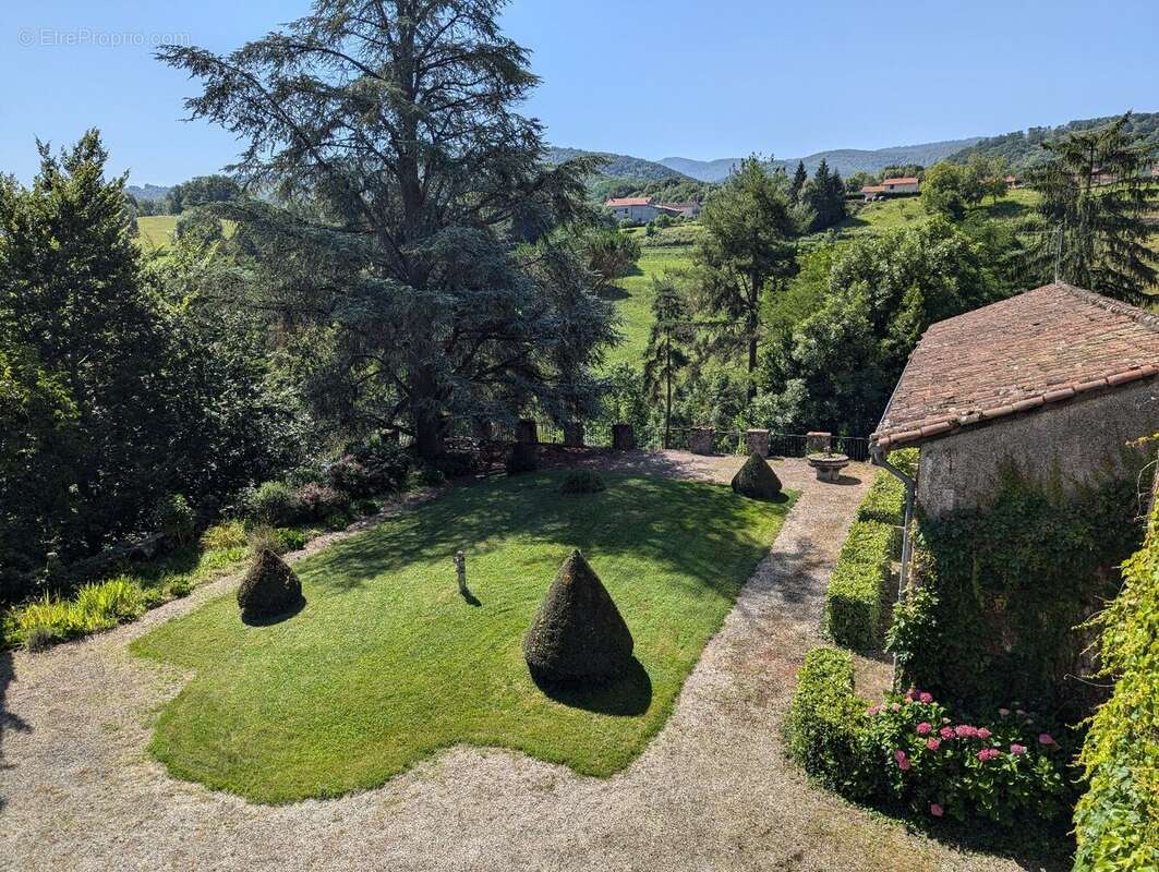 Manoir du XVIIe siècle sur 14500 m² de terrain - photo 4