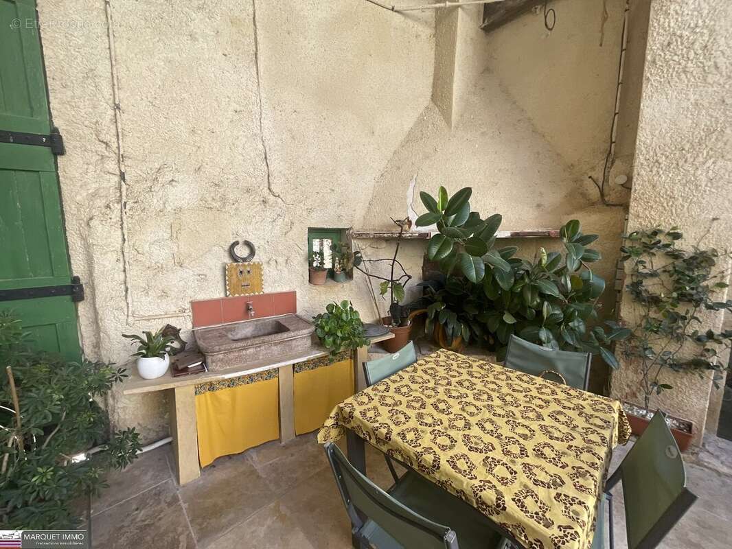 Le charme intemporel d'une Maison de Maitre T6 offrant 176 m² donnant sur patio intimiste avec piscine, nichée au coeur de Corne - photo 8