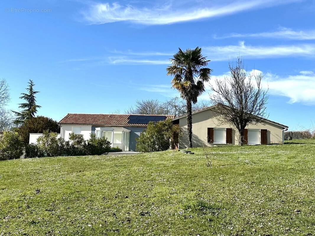 Maison à MONTIGNAC-LE-COQ