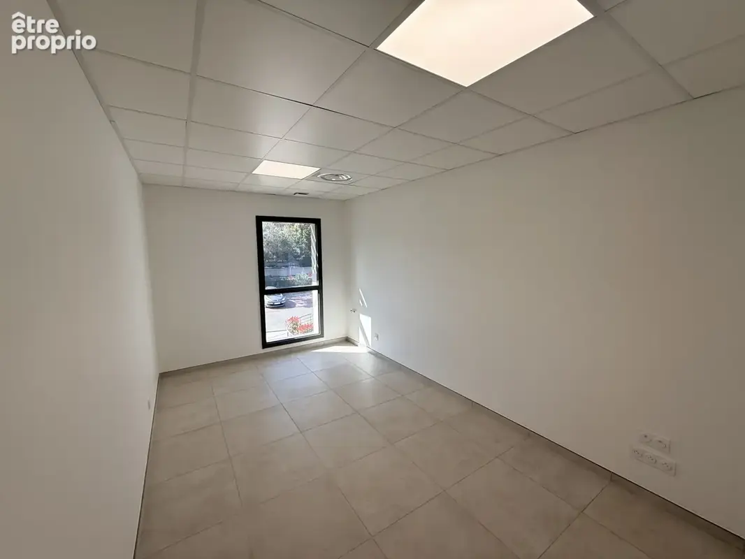 Bureau 21 m2 à Lorgues - photo 6