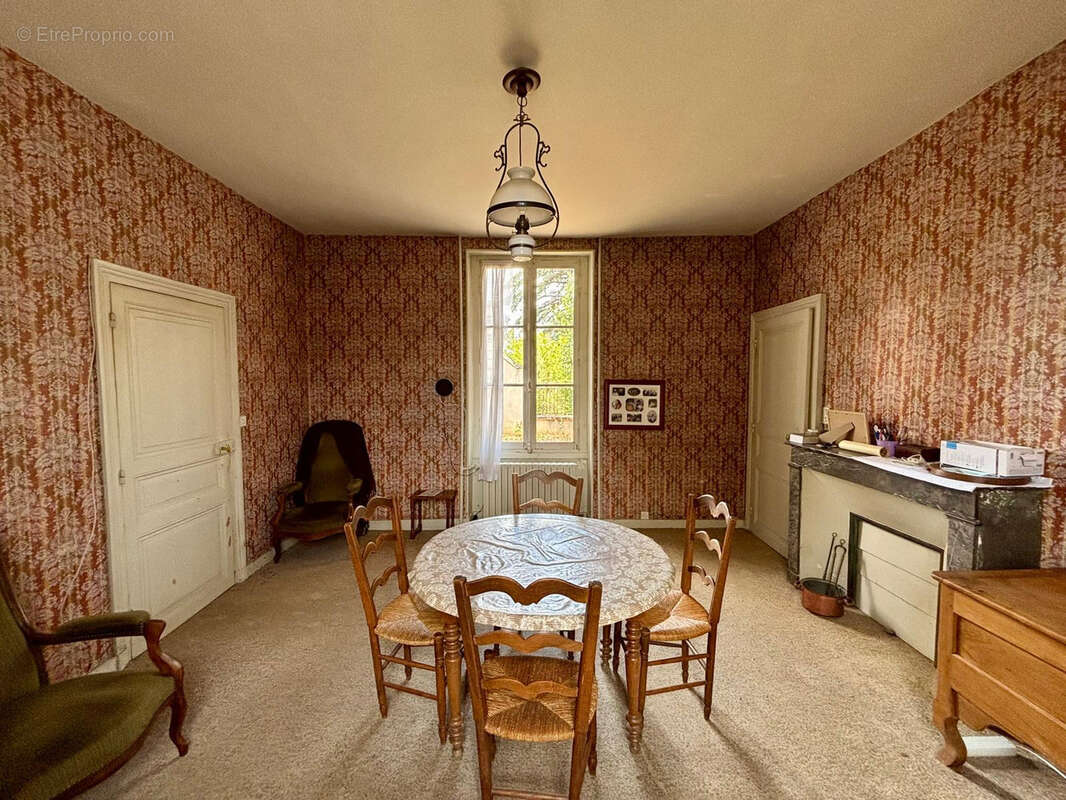 Charmante maison en pierre de 139 m2 avec préau, garage et cave - photo 4