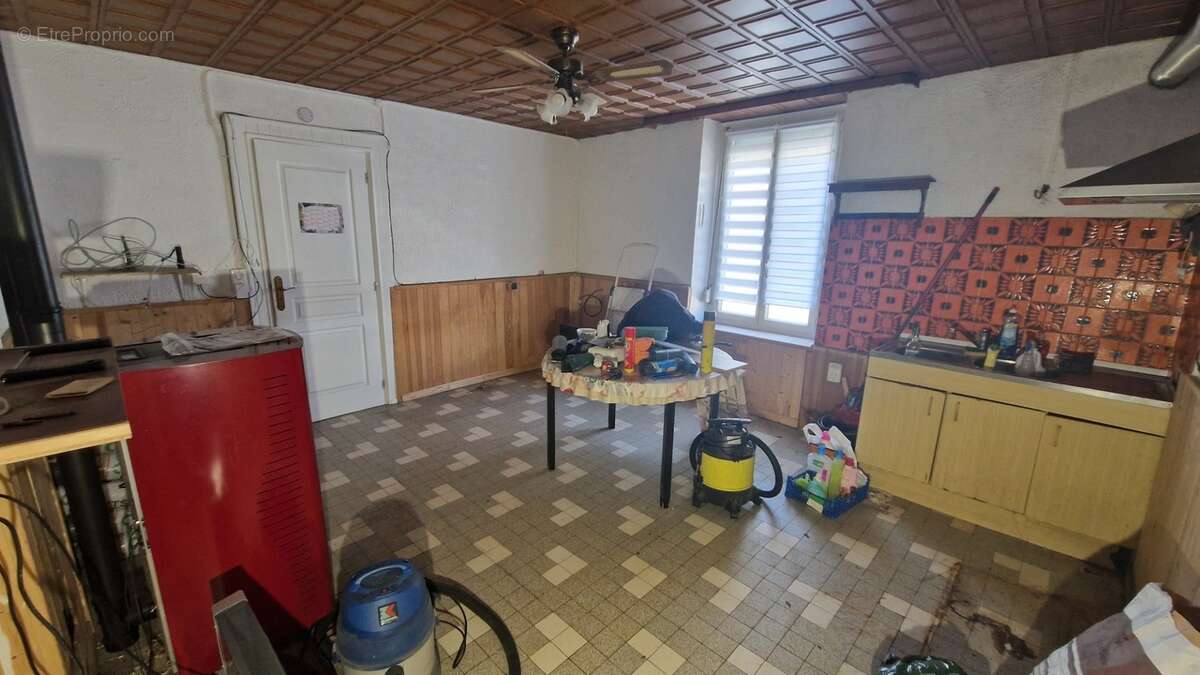 Maison à Waville F4 de 90 M2 avec jardin / parking et dépendance - photo 3