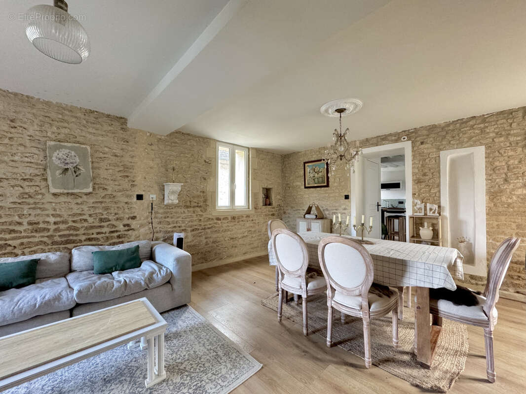 Maison à FONTAINE-HENRY