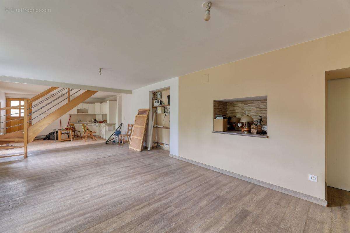 Appartement à POUANCE