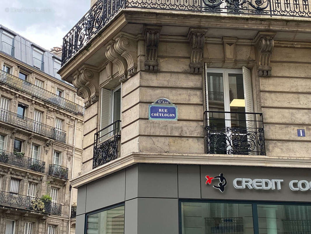Paris 6e arrondissement - Quartier Rennes/Assas- Chambre de 12,56m2 au sol et 10,88m2 Carrez - photo 8
