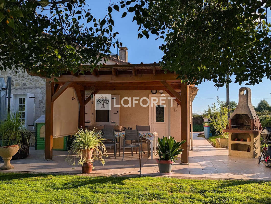 Maison à MONCRABEAU