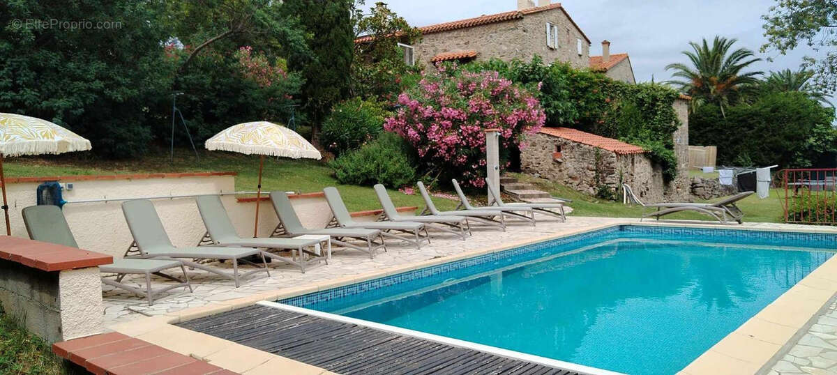 Propriété de caractère avec 4 gîtes immédiatement exploitable au cœur des Albères, proche de la Méditerranée e - photo 2