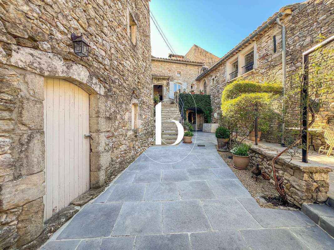 Maison à GOUDARGUES