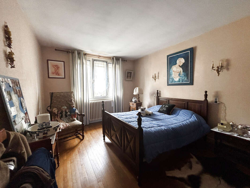 CHATILLON Sur SEINE : Maison de 1960 au centre ville ,130m2 avec sous-sol, garage et petit terrain - photo 13
