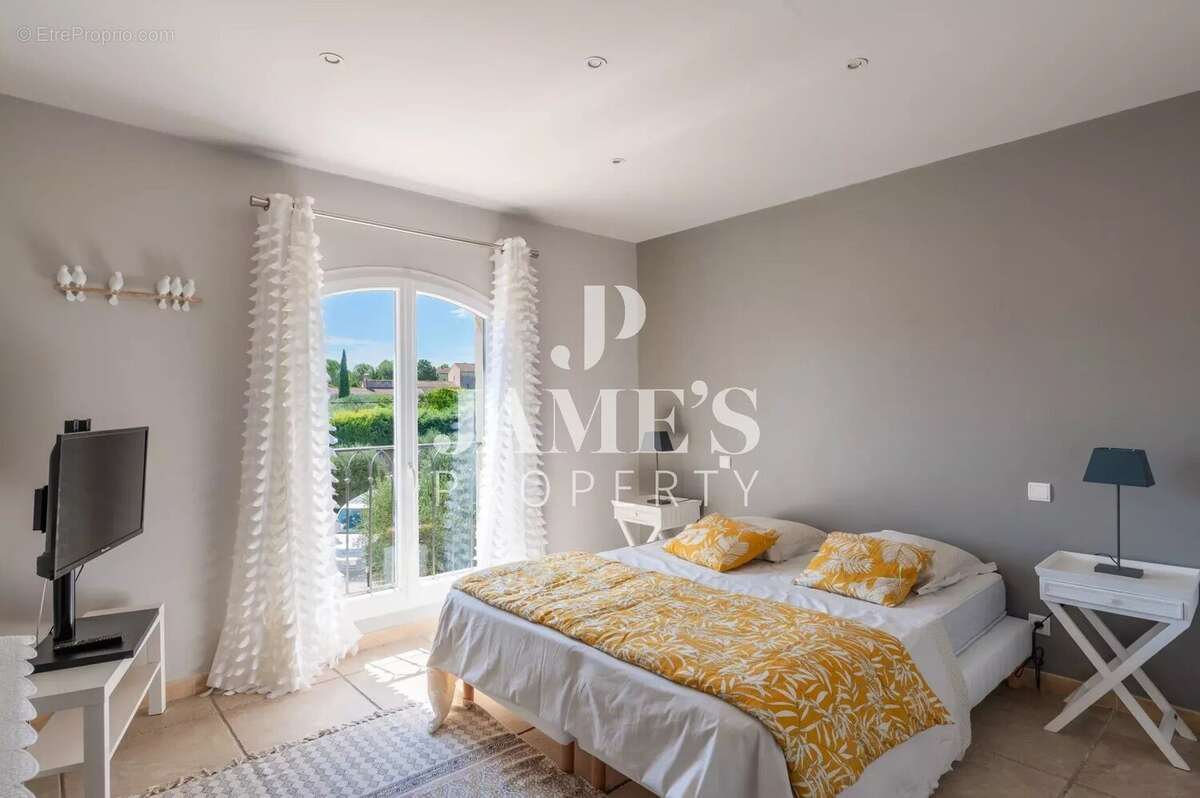 Maison à FONTVIEILLE