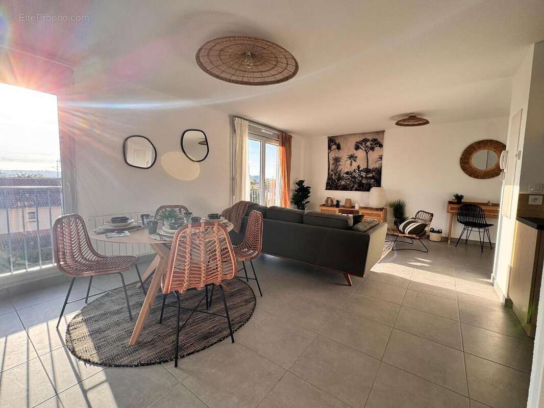  - Appartement à VILLEFRANCHE-SUR-SAONE