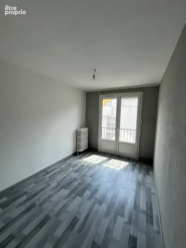 Appartement à LE CHAMBON-FEUGEROLLES