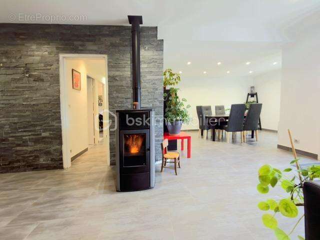 Maison à MOISSY-CRAMAYEL