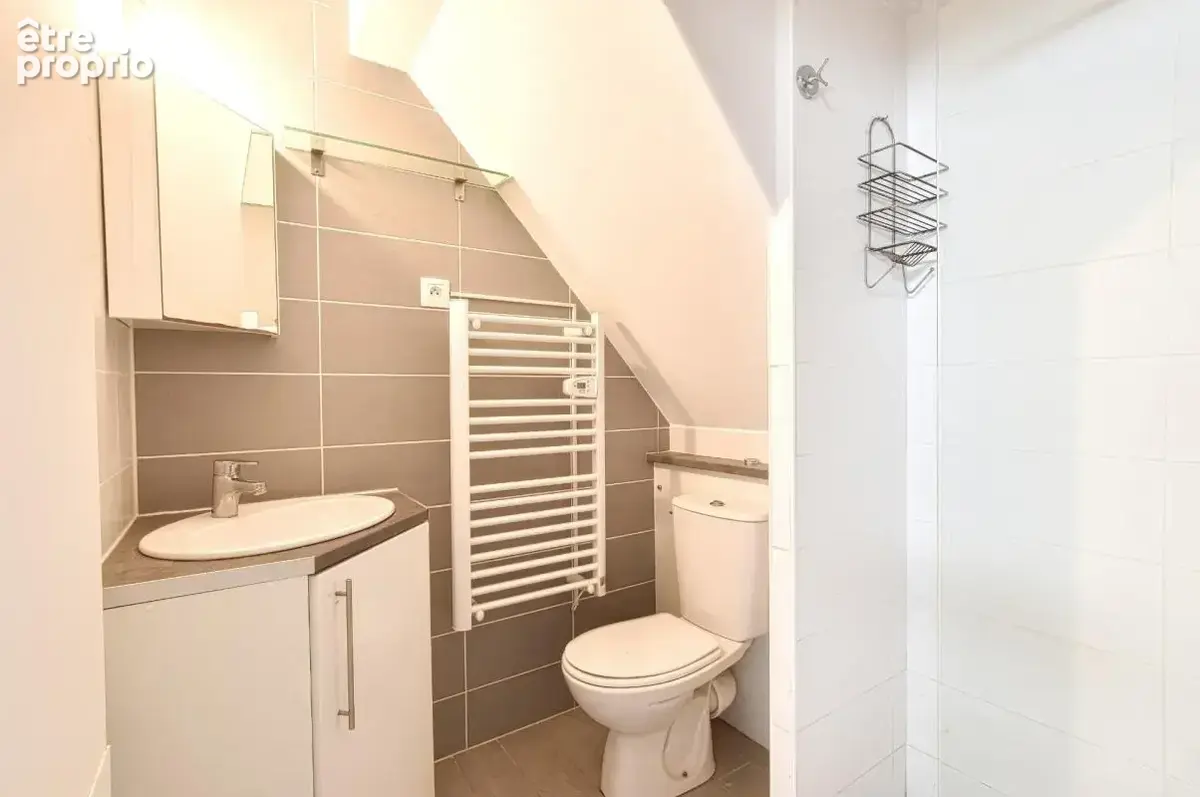 Villa de plain-pied avec piscine et appartement indépendant au calme - photo 17
