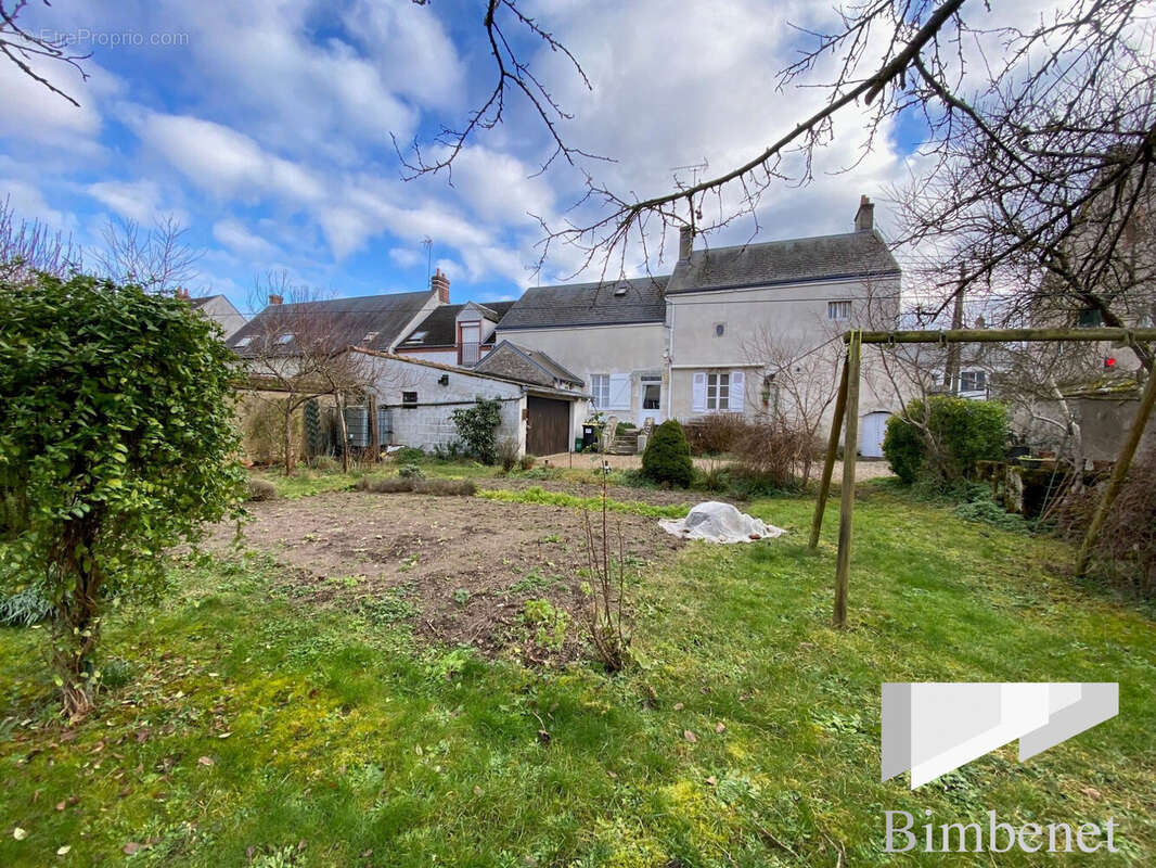 Maison à LA CHAPELLE-SAINT-MESMIN