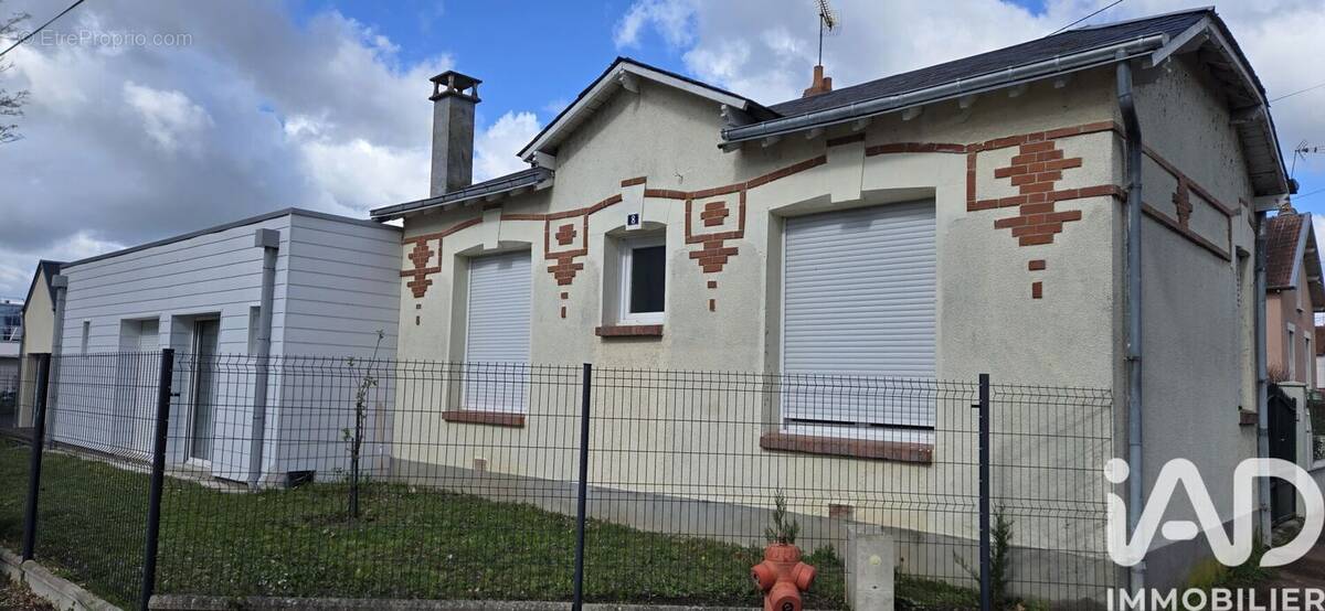 Photo 1 - Maison à SAINT-JEAN-DE-LA-RUELLE