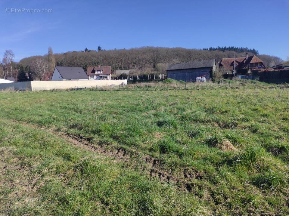 Terrain à CORNEVILLE-SUR-RISLE