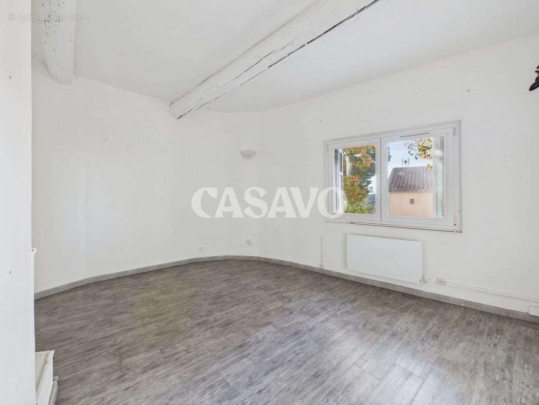 Appartement à EGUILLES