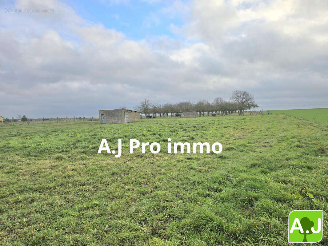 Terrain à PACY-SUR-EURE