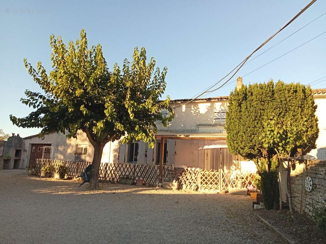 Appartement à SAINTE-SEVERE