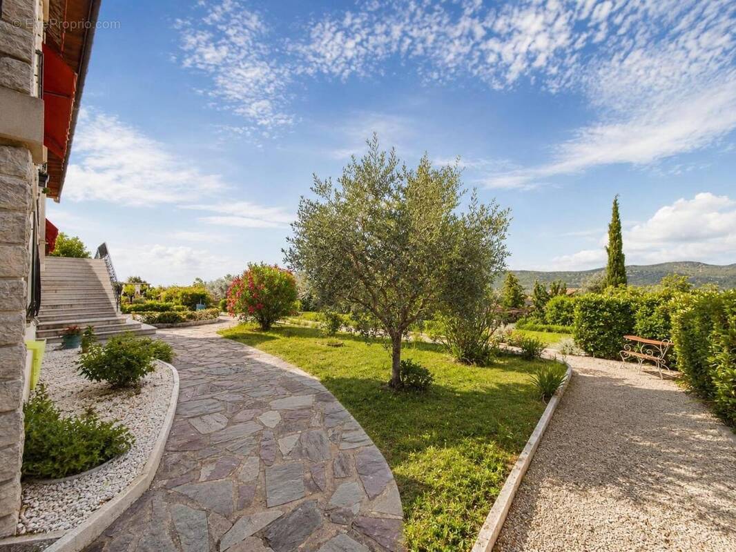 Photo 1 - Appartement à BERRE-LES-ALPES
