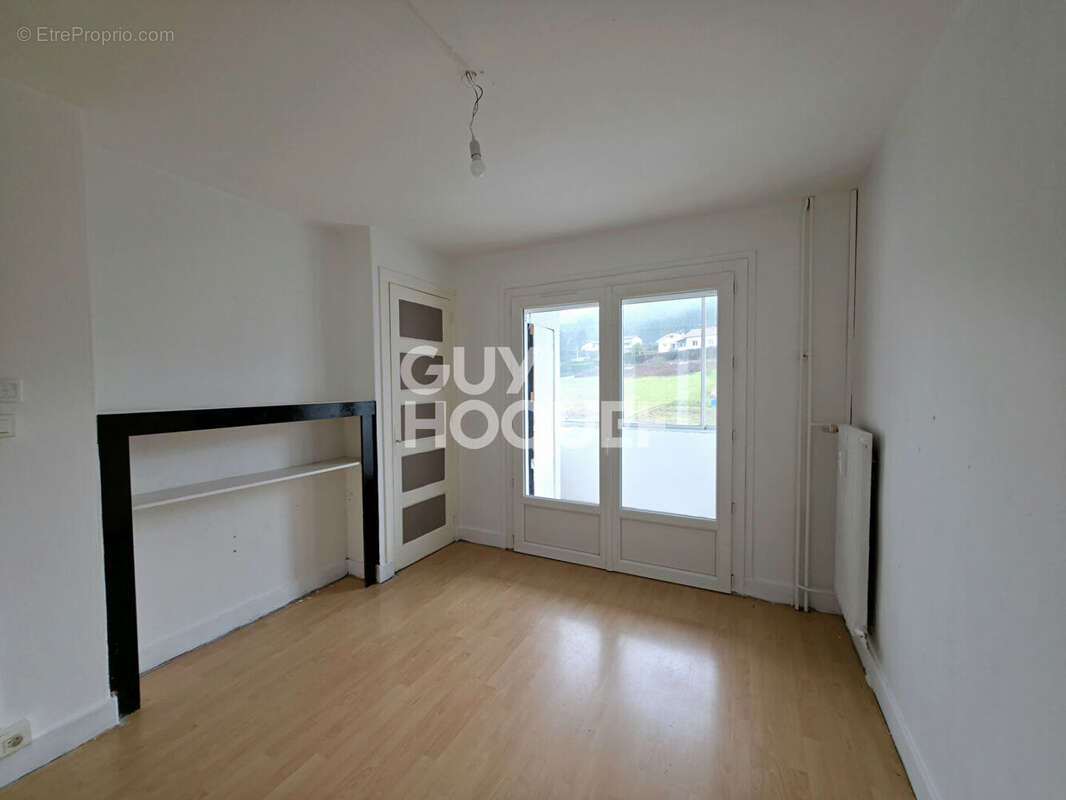 Appartement à SAIL-SOUS-COUZAN