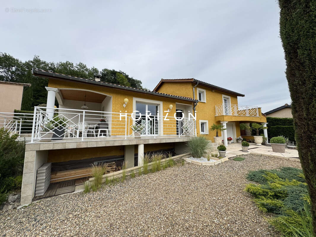 Maison à MARCHAMPT