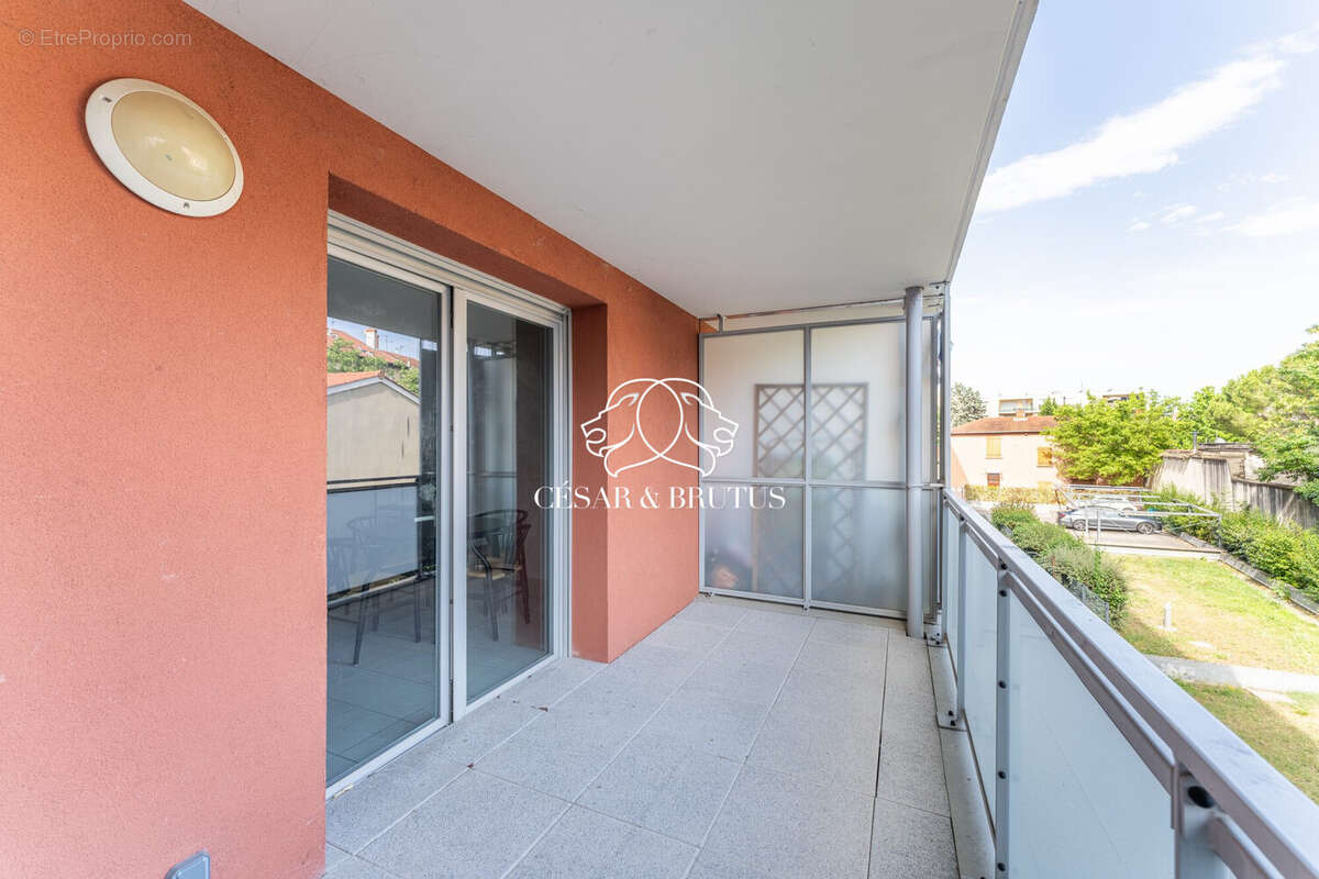 Appartement 64 m² à Venissieux  - photo 2
